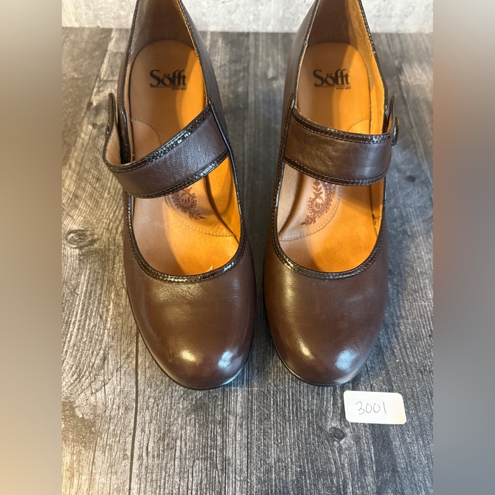 **CLOSET CLOSEOUT** Sofft Brown leather mary jane pumps size 10 - Picture 2 of 6